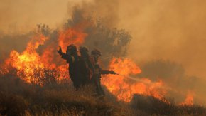 Овладян е големият пожар във вилната зона на хисарското село Михилци