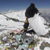 Схемата за събиране на боклук на Еверест е прекратена заради измами от алпинисти
