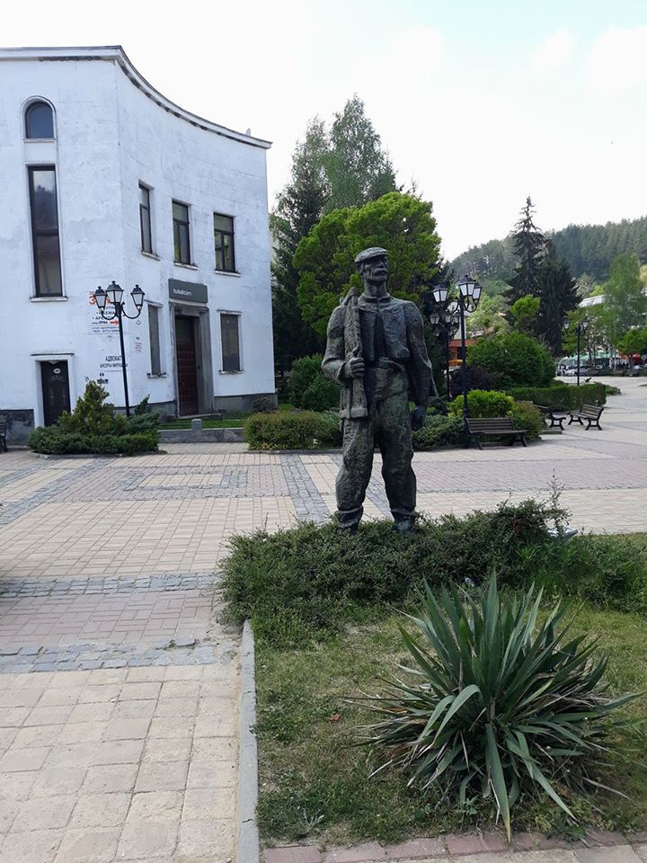 Ждрелото и Трън