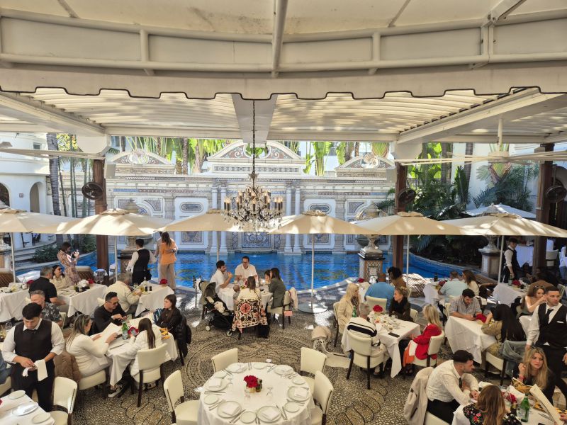 ДА! Versace: Добре дошли в къщата на гения в Маями с нас